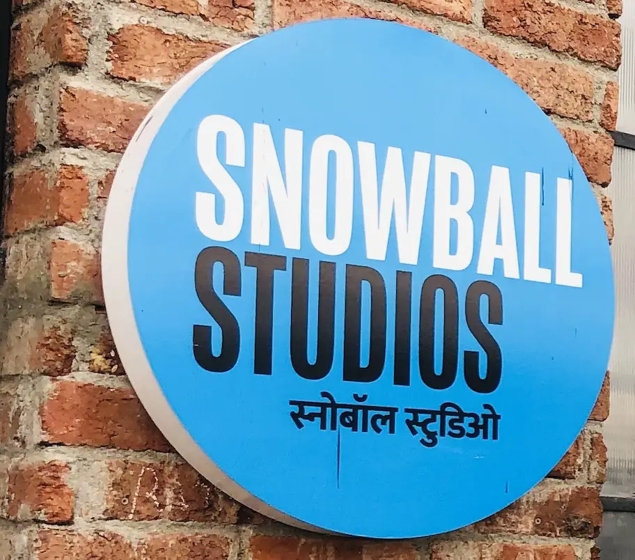 「インド・ムンバイで、椎橋和子の日本画展「Crimson Lunar Tide」を開催。Snowball Studios社との初のコラボレーション事業となる。」のサムネイル
